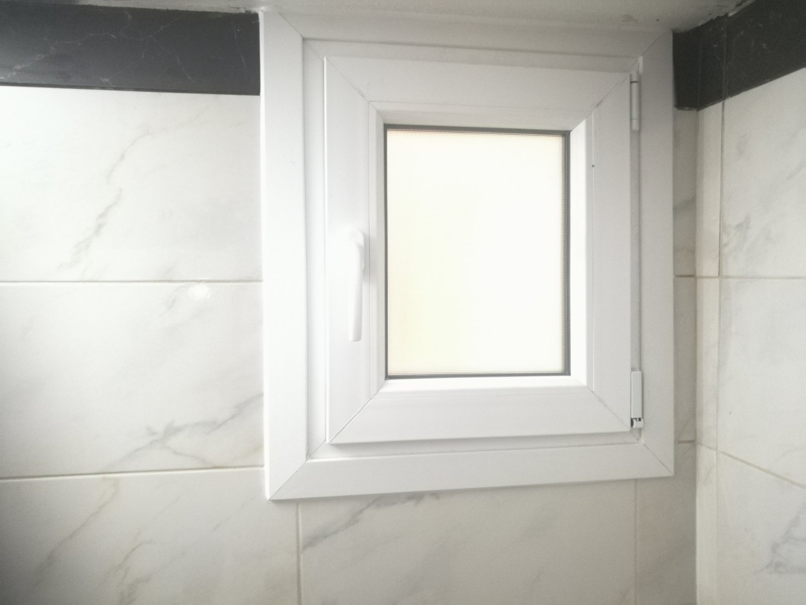 συνθετικό παράθυρο μπάνιου από pvc